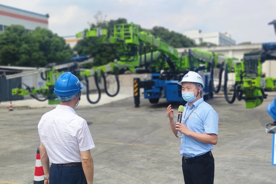 四川省企業(yè)經(jīng)濟促進會李光明書記蒞臨藍海智裝調(diào)研